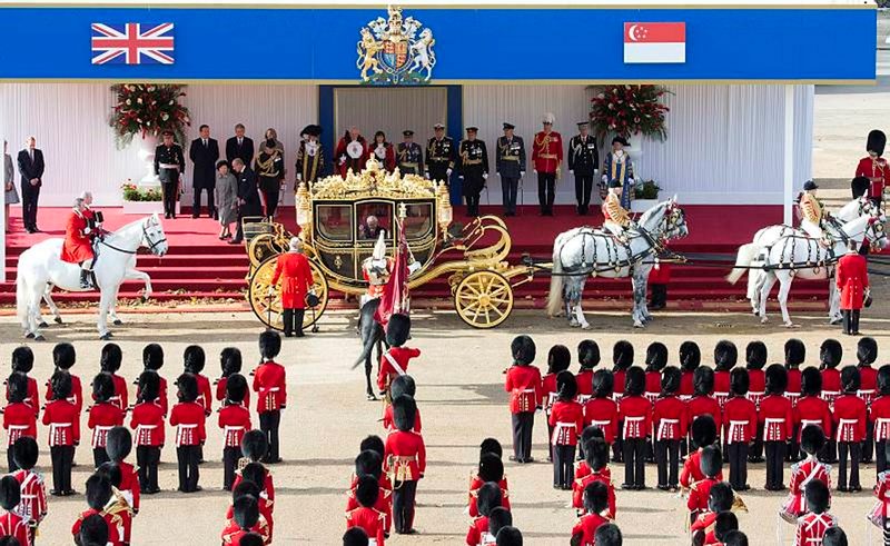 Her Majesty The Queen and the President of Singapore traveled to Buckingham Palace in the State Coach